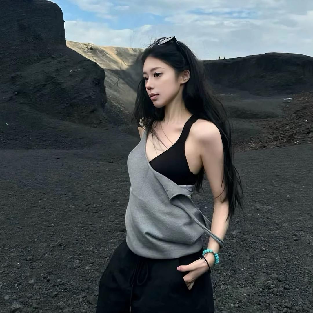 阿晨.