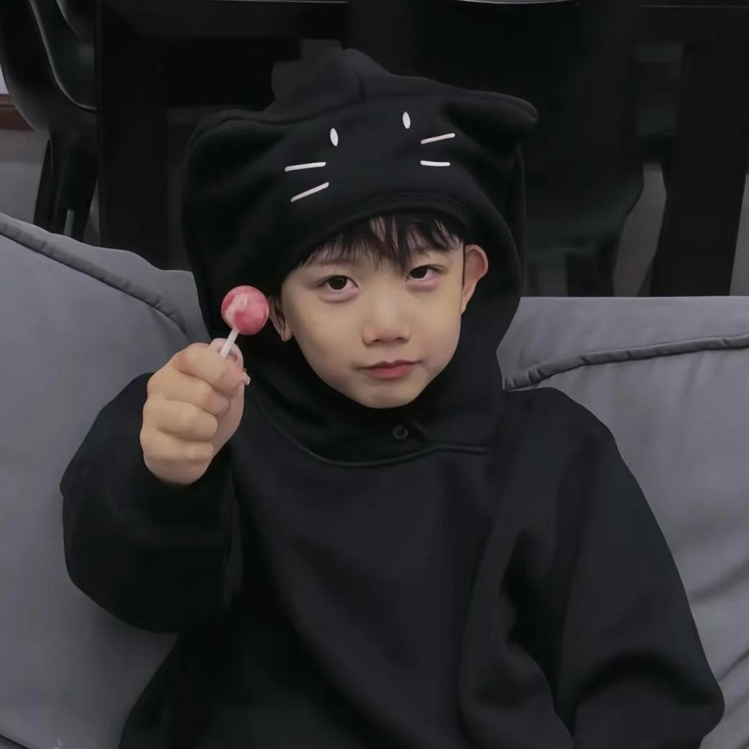 W.             🕷️