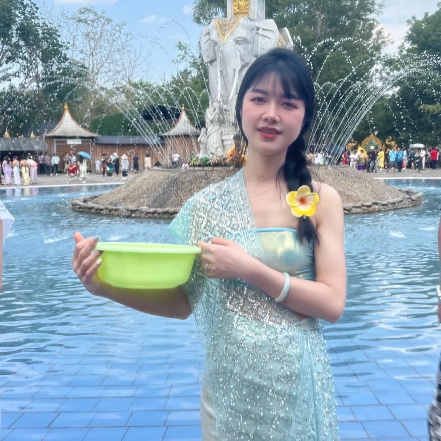 戏中人💗