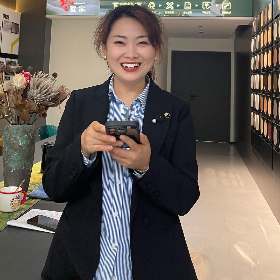 成都美迪斯电梯华姐