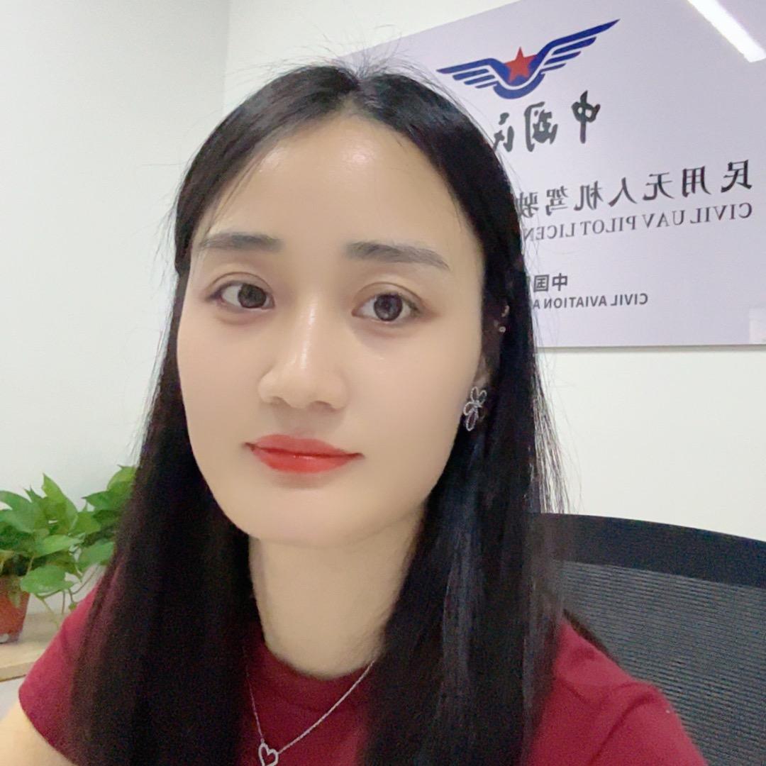 无人机女飞手小梦