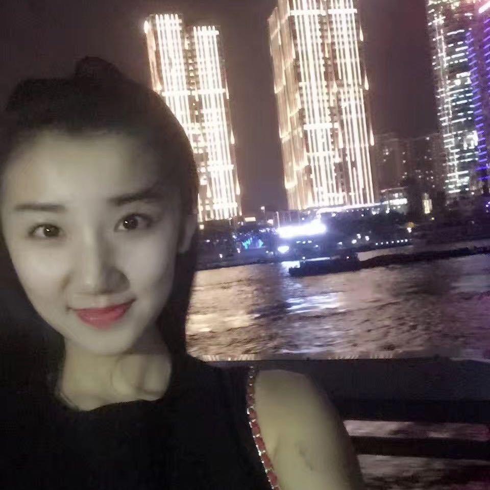 丸子头大提琴老师