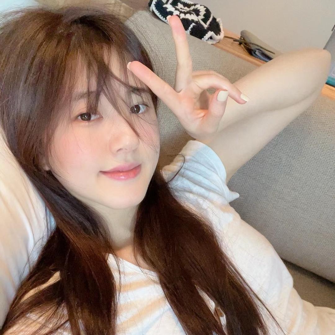 莹四妹^