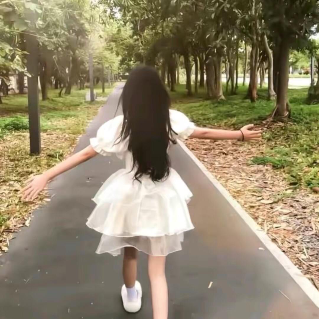 小林怡。