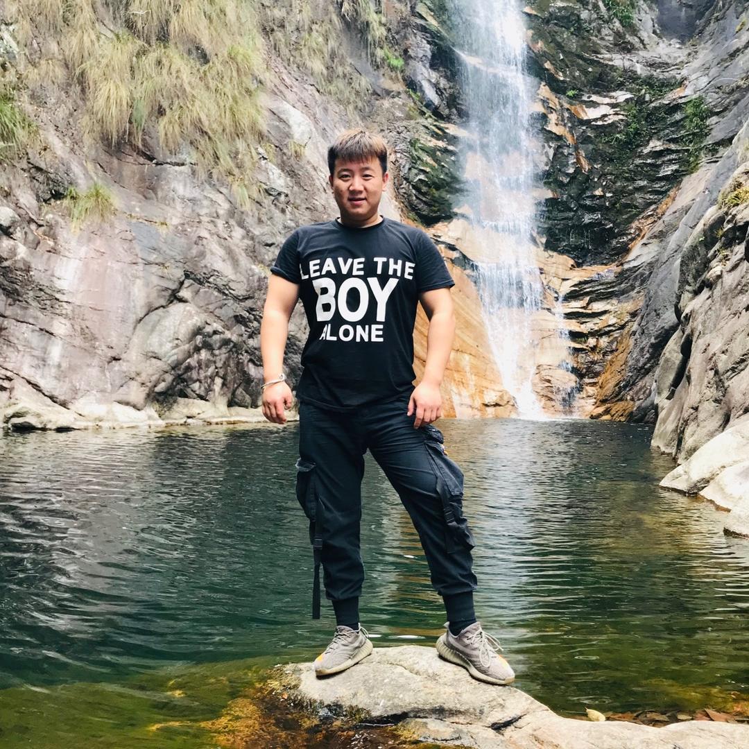 王某人吃喝玩乐