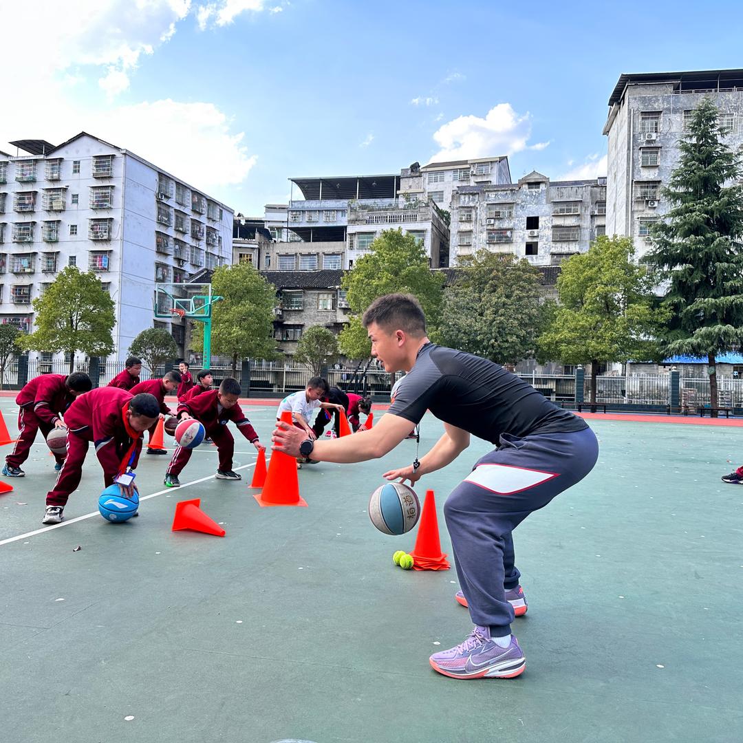 永顺飞越体育🏀🏸（潘老师）