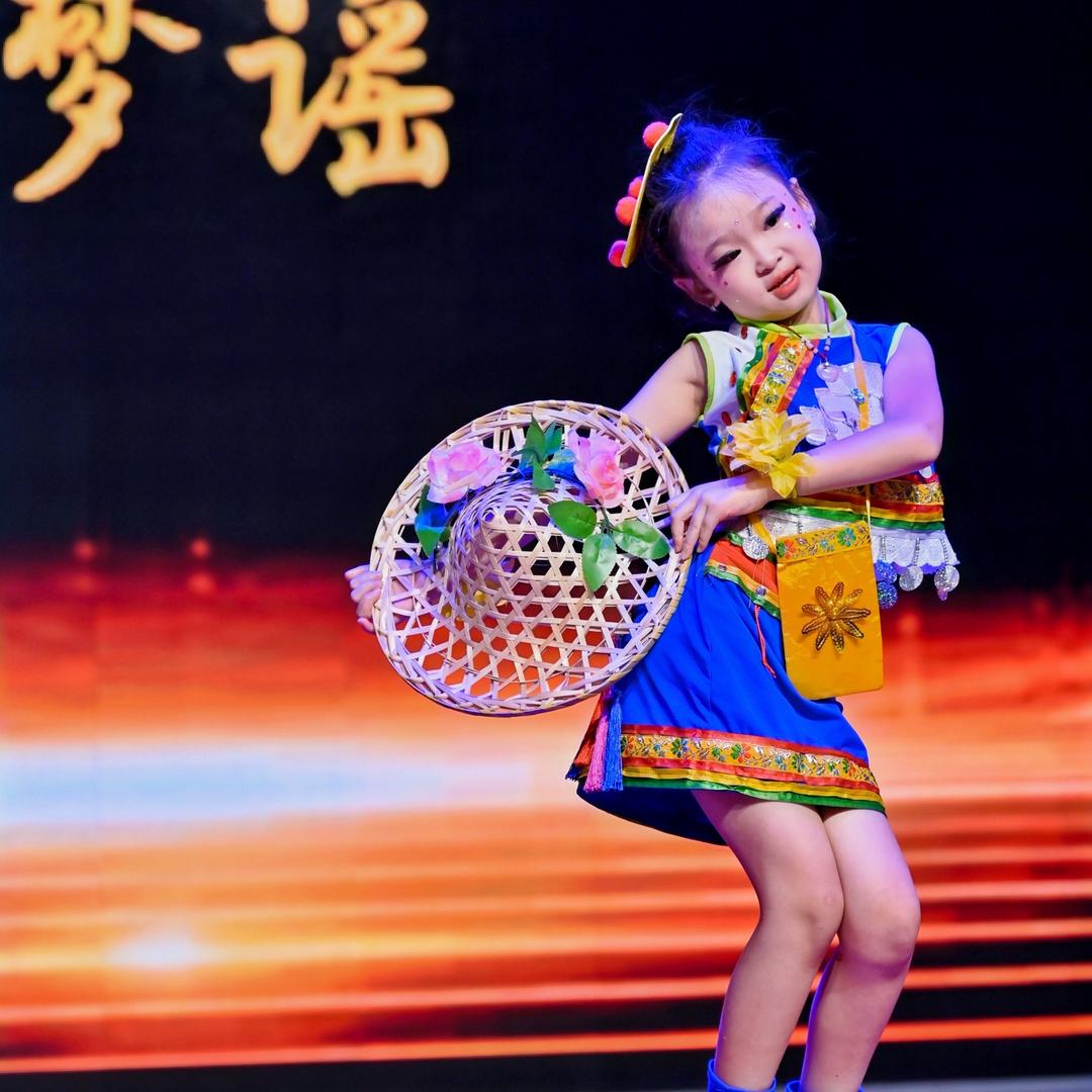 西向正宗东北铁锅炖