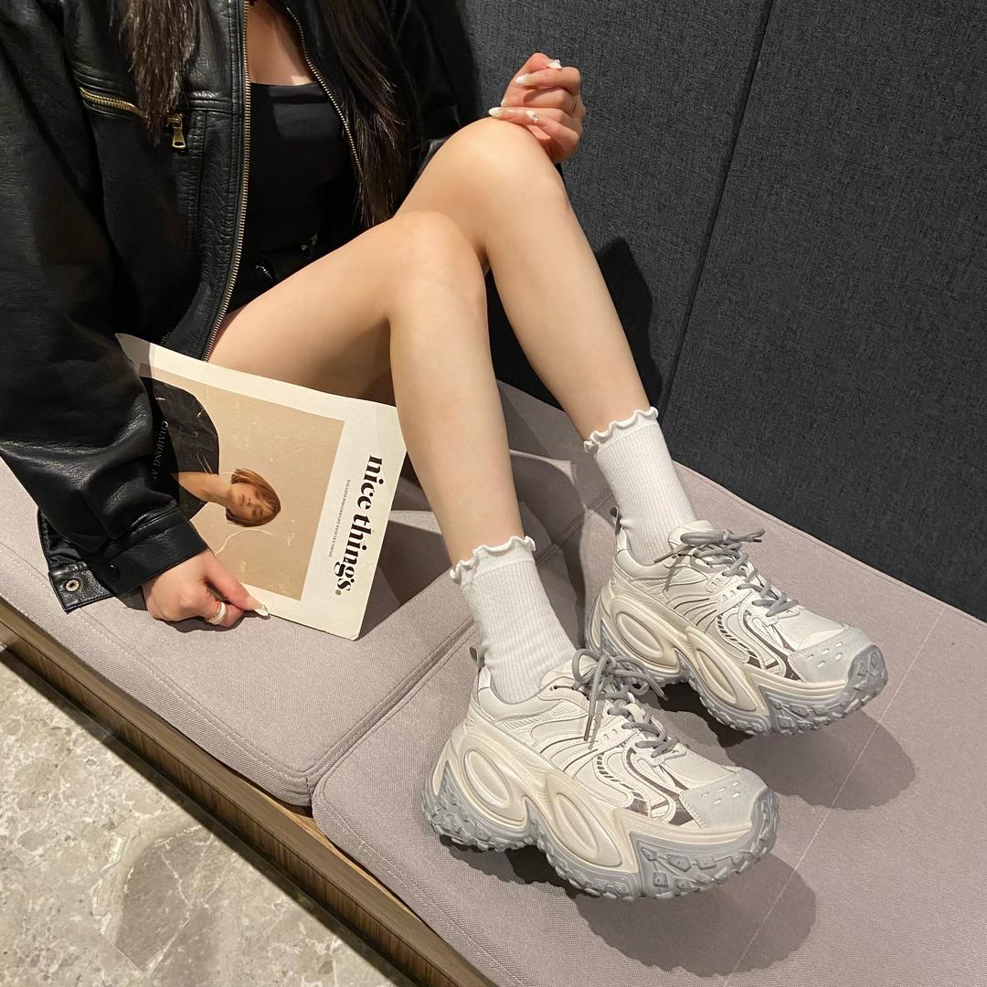 周周女鞋工厂店