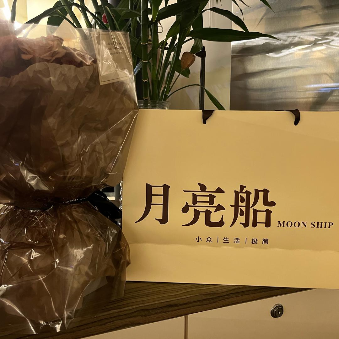 科大时代广场二楼月亮船女装