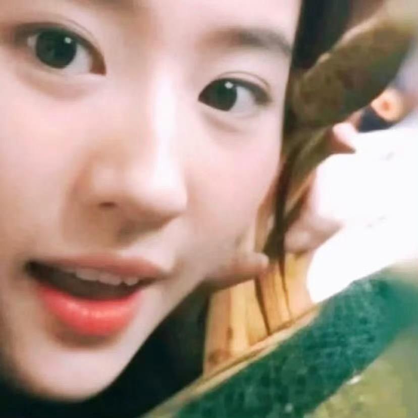 漂亮女孩莉莉