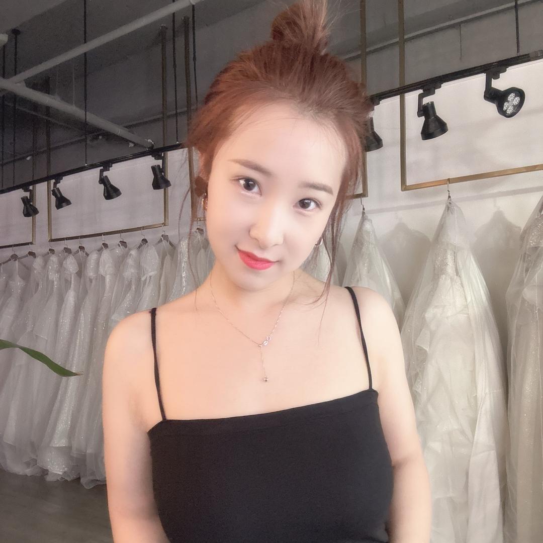 小月月呀🌛头像