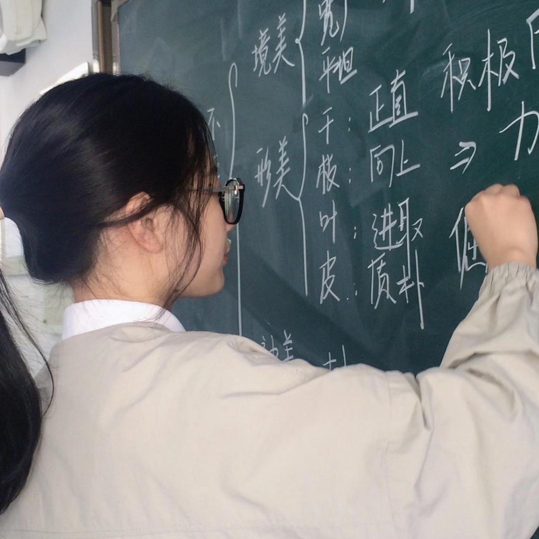 在读大一的李同学