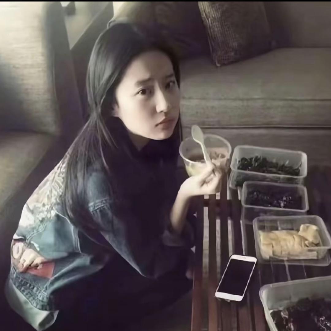 牵着小菲菲去散步