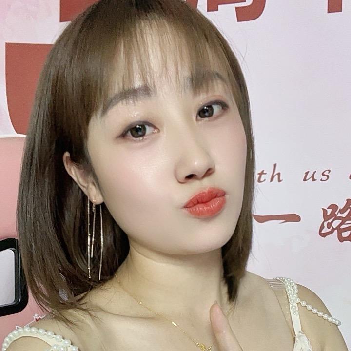 山歌美儿