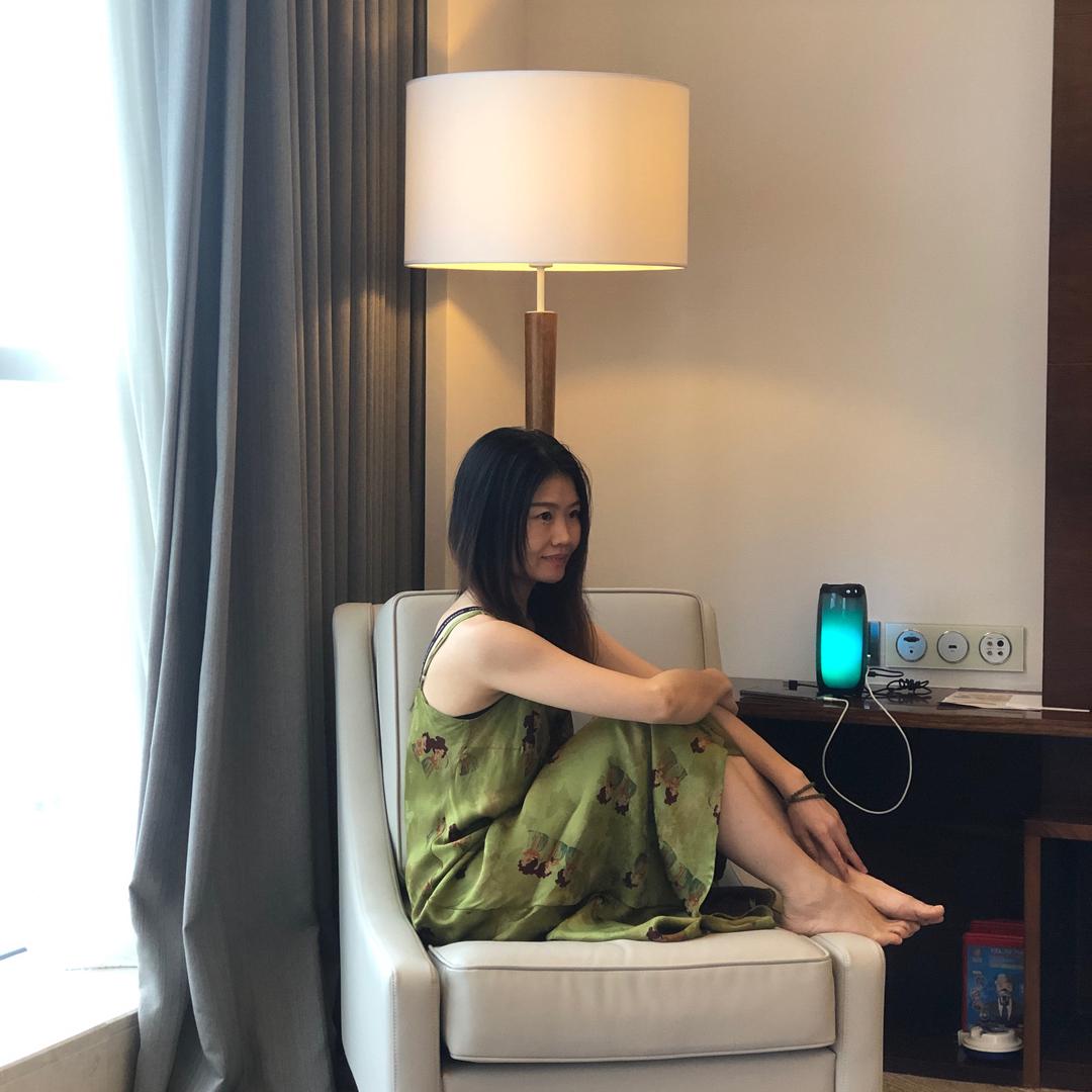 立尽荷香