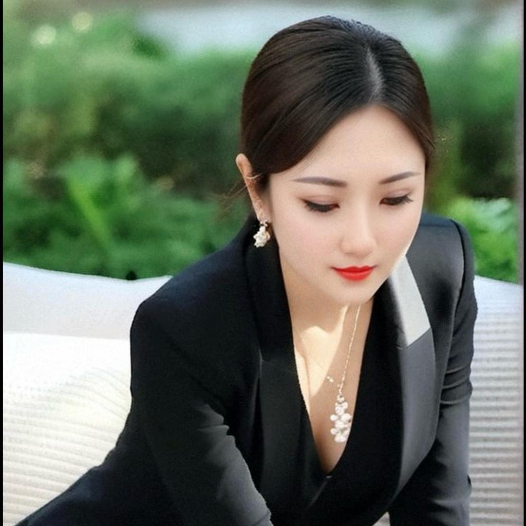 美美  （Ms -Deng）