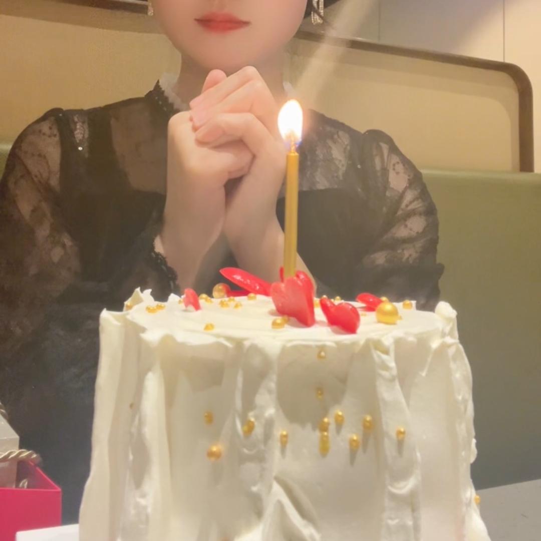 女智悦己晓霞
