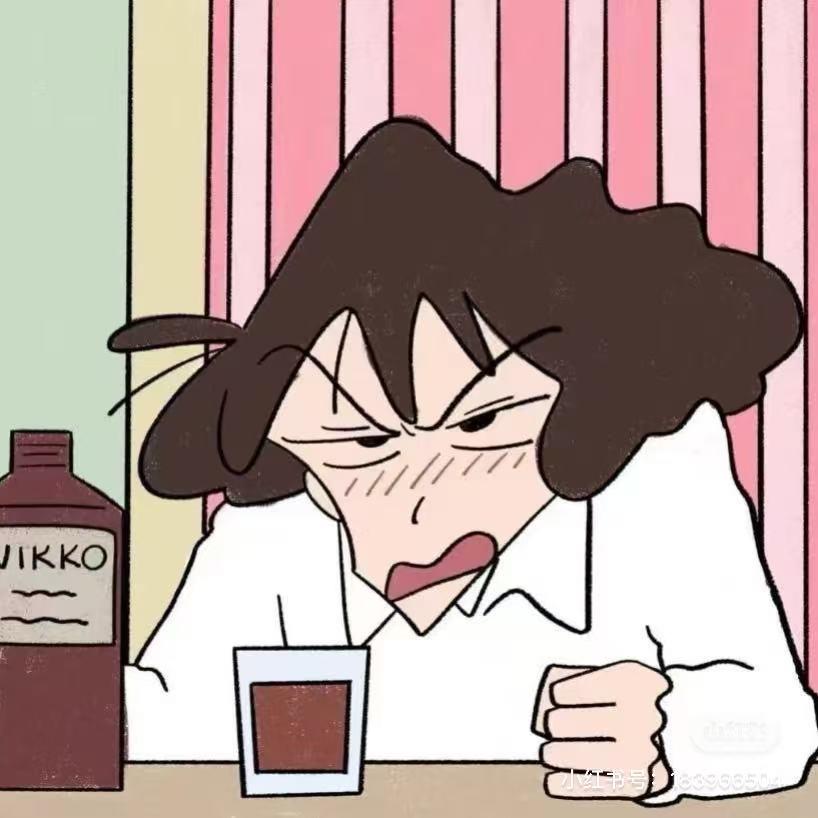 一只绿色小恐龙。