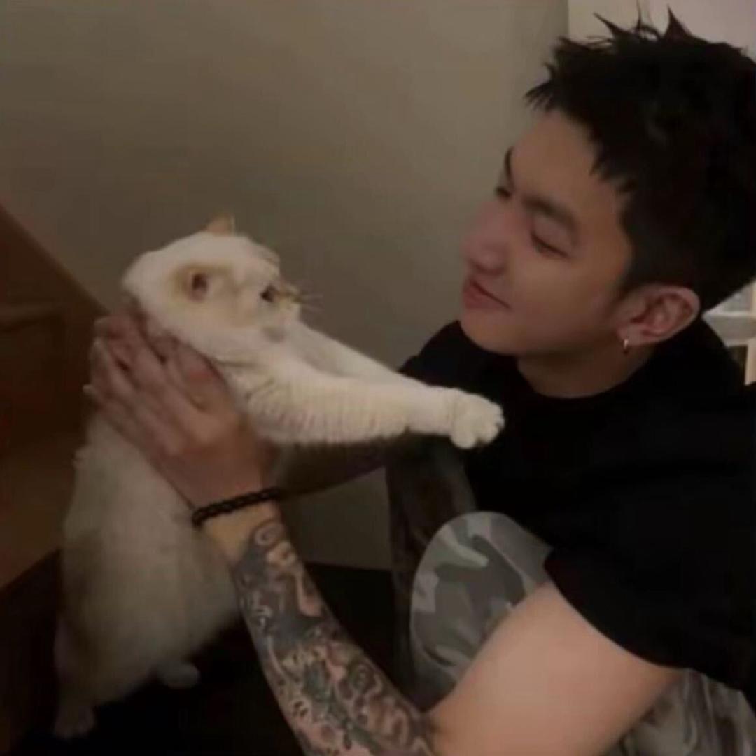 ￴￴￴ ￴￴   ￴ ￴ ￴￴￴