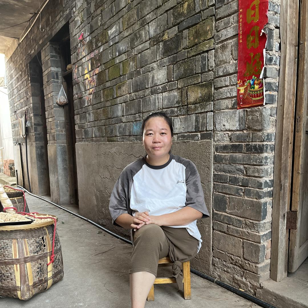 小娟在农村百货店