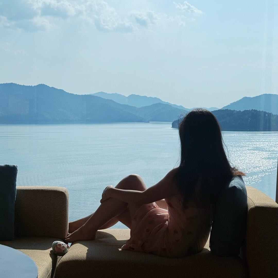 抱着嫦娥烤玉兔