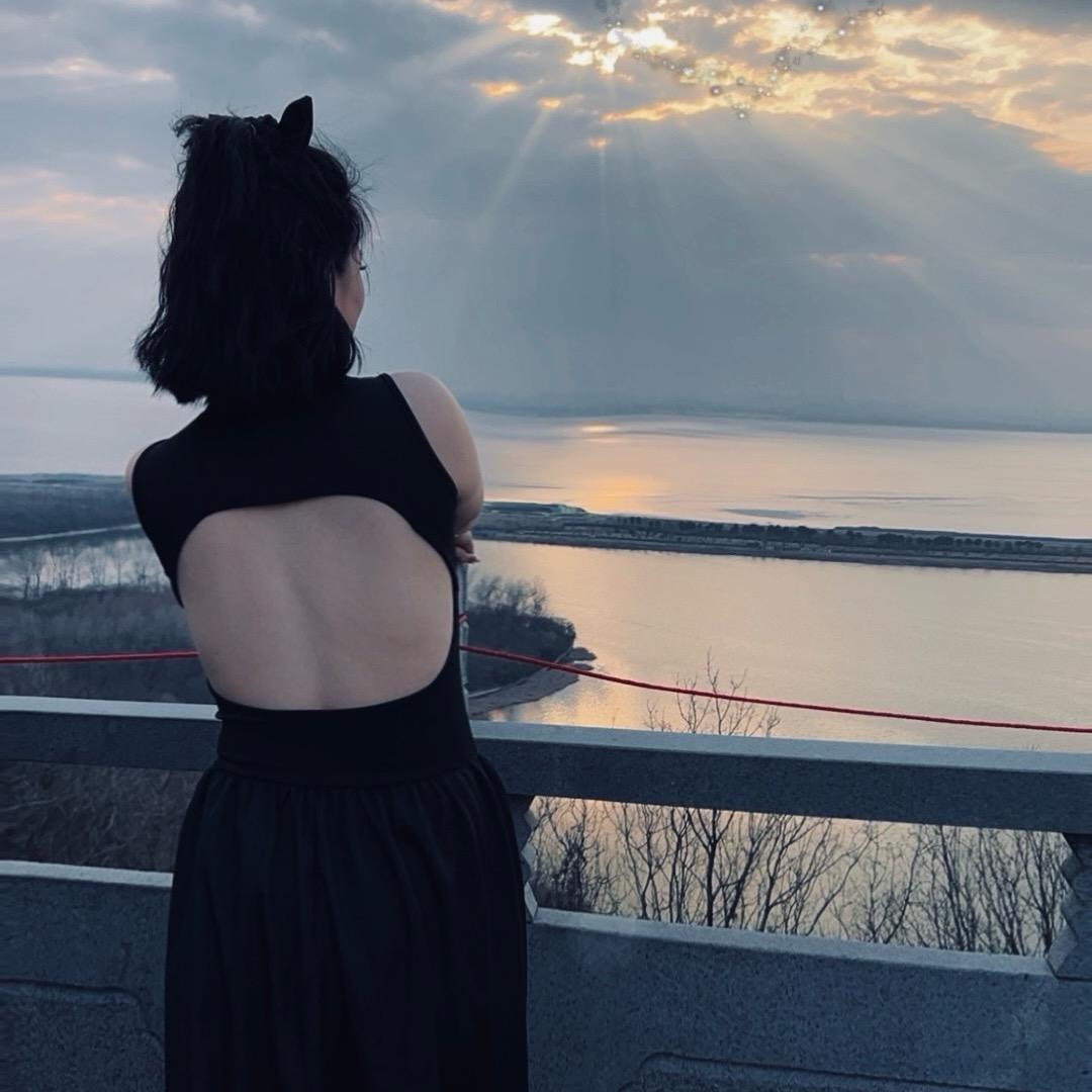 莉莉搭配
