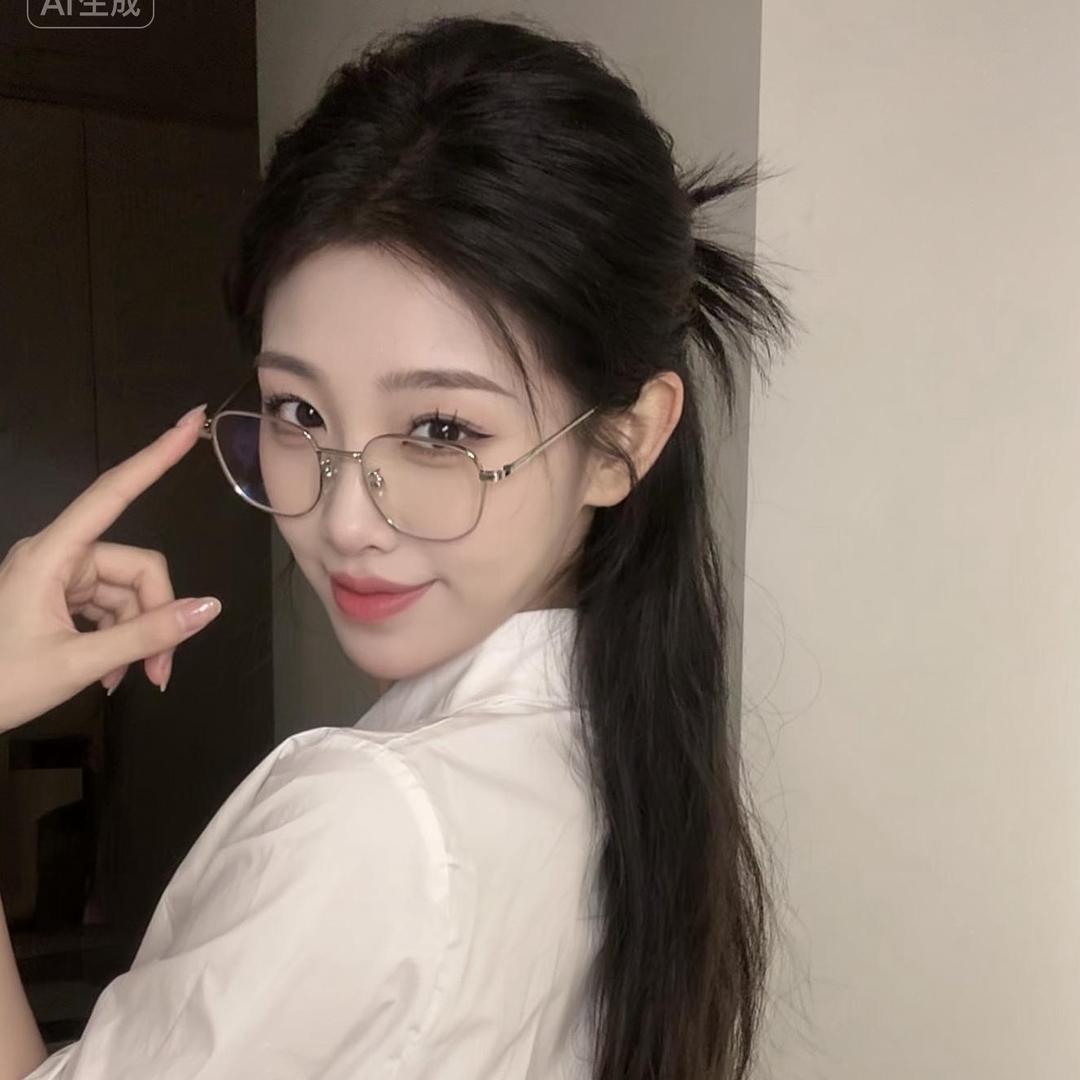 璐璐.