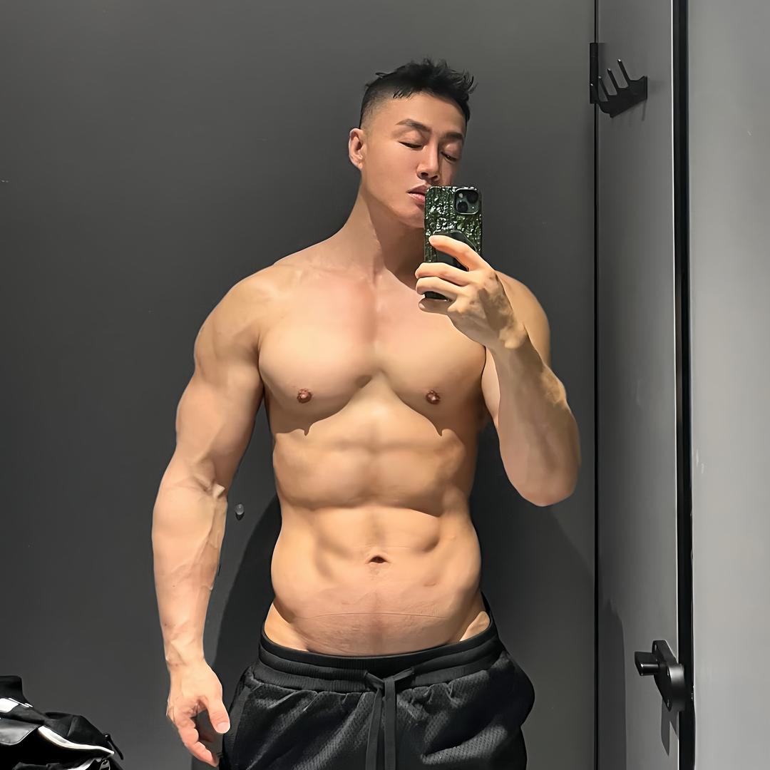 肌肉男美学设计师ian