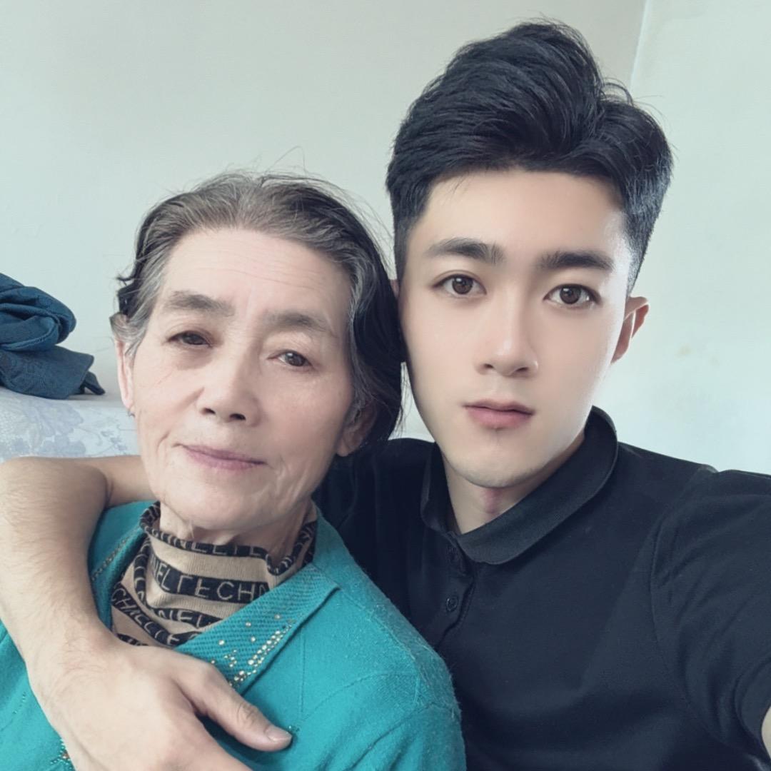 大美和小炬