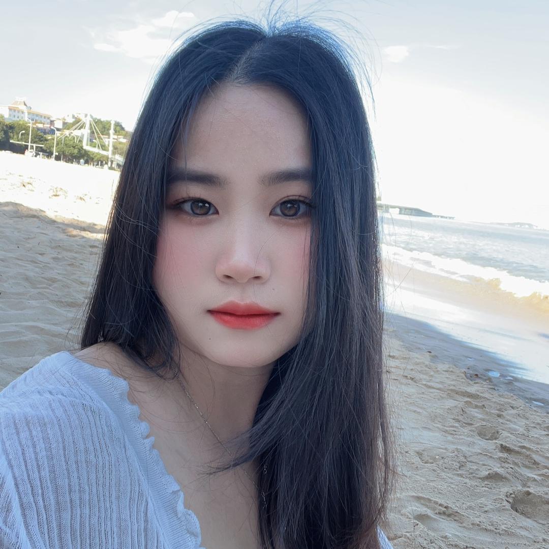 眼角弯弯、