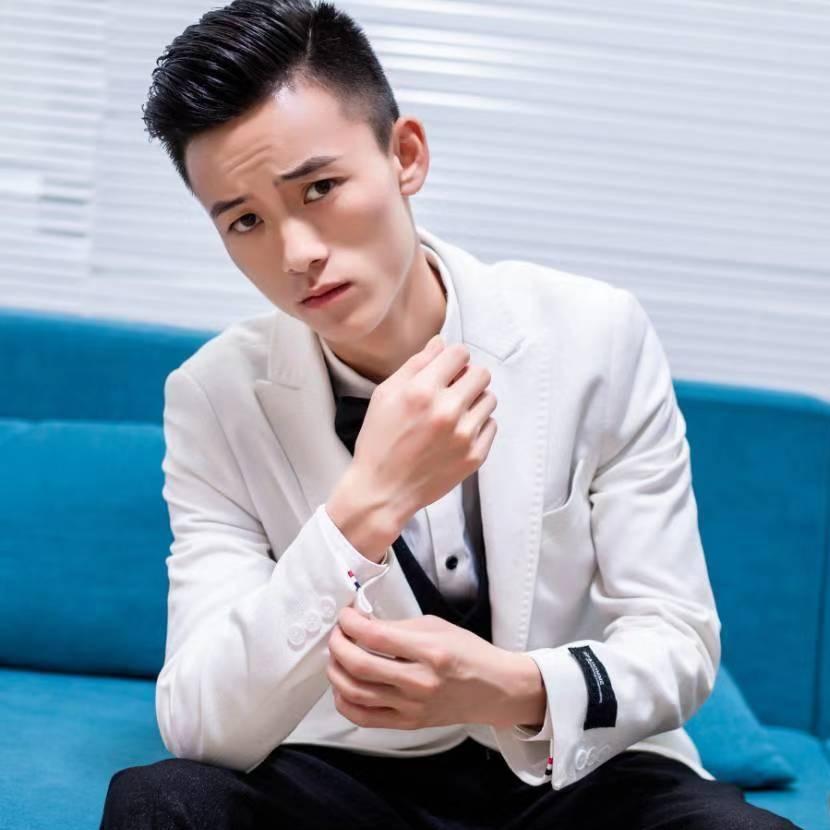 李俊奕 (招人)