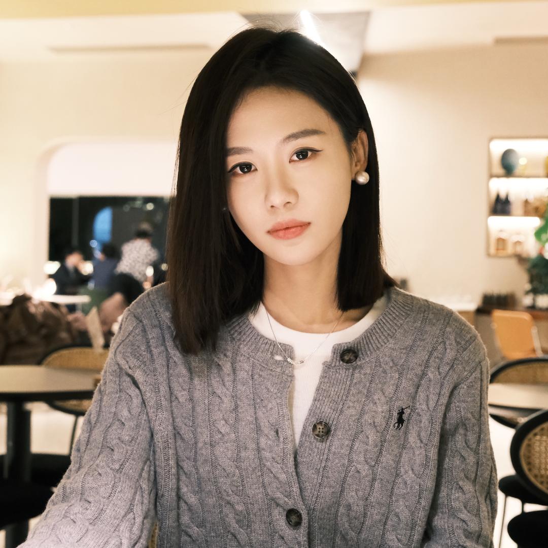 张妍Luna（女装私人订制）