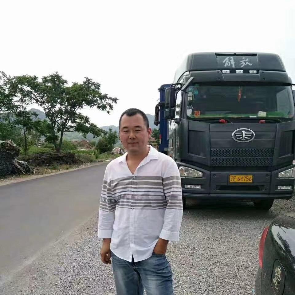 开卡车的小君哥（改行做豆腐）