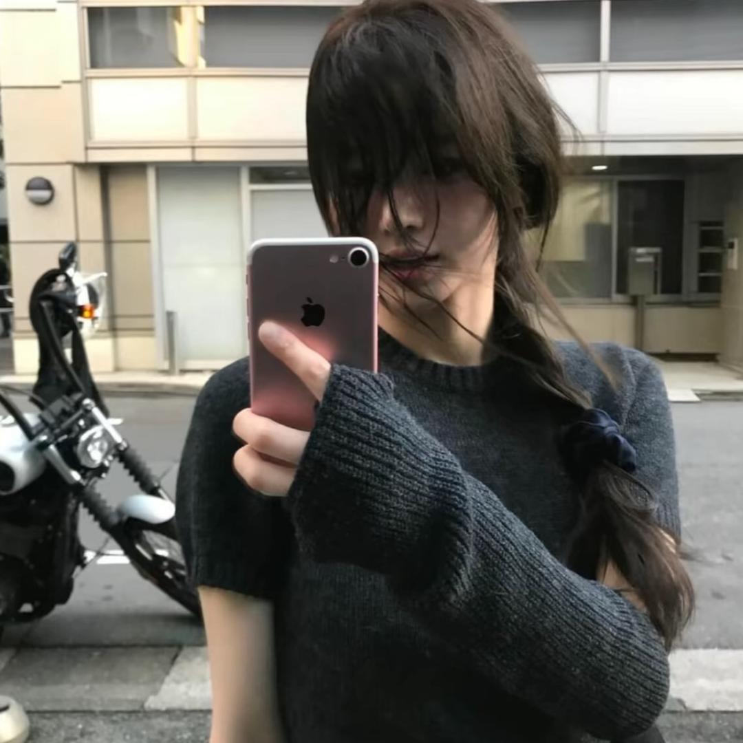 愛依娜.