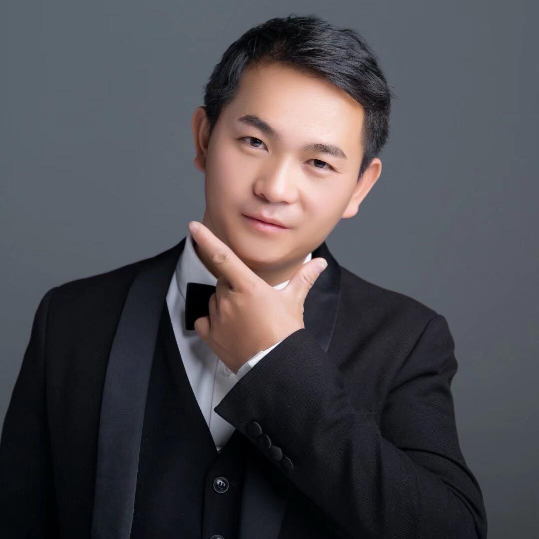 脚踏九州捧日月