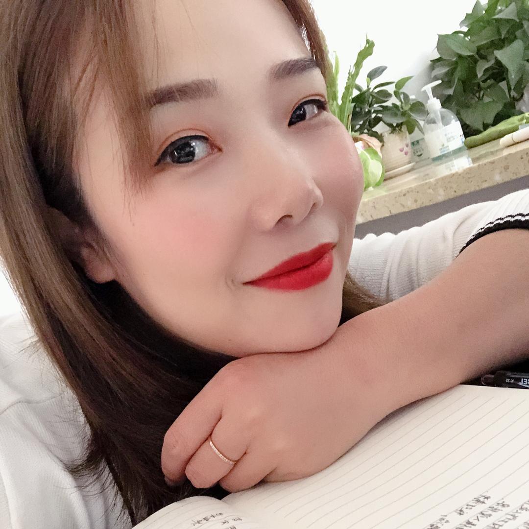 程丽君。