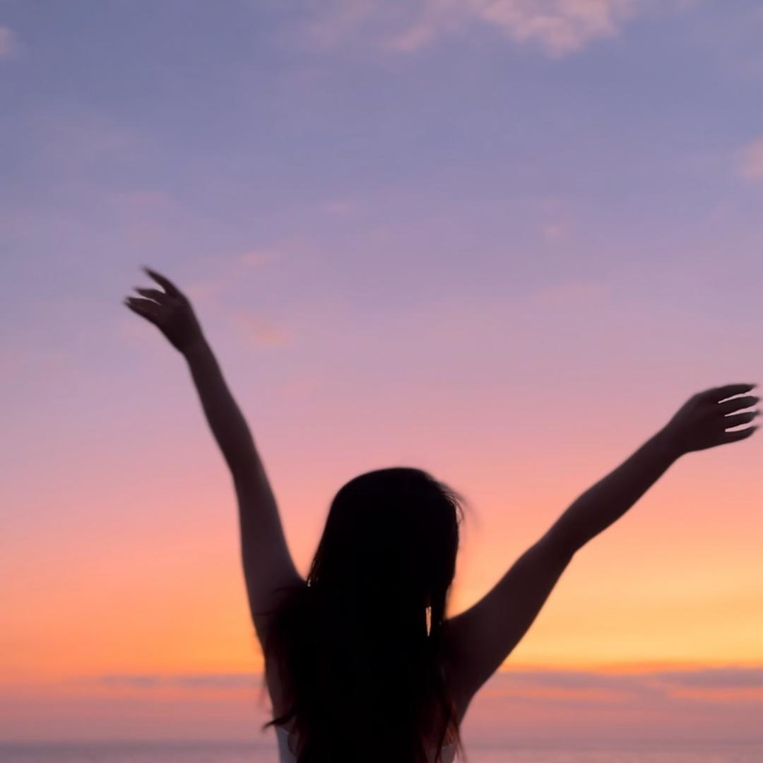 在悬崖上看云里有🌟