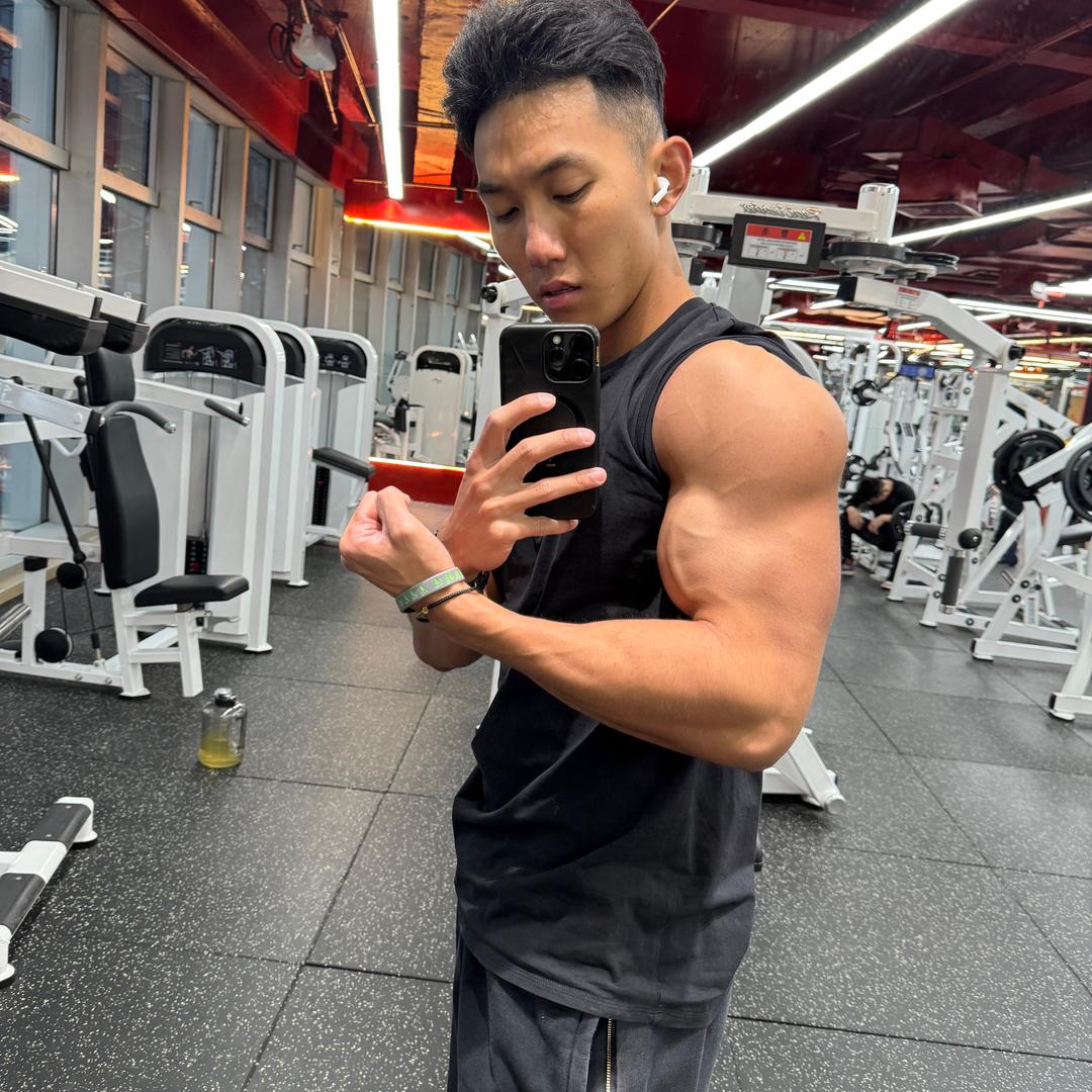 Leo 肌肉太小