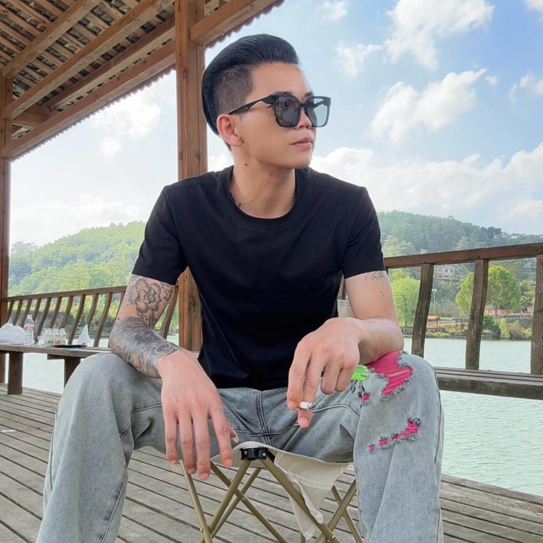 跟你大哥讲 我叫小健。