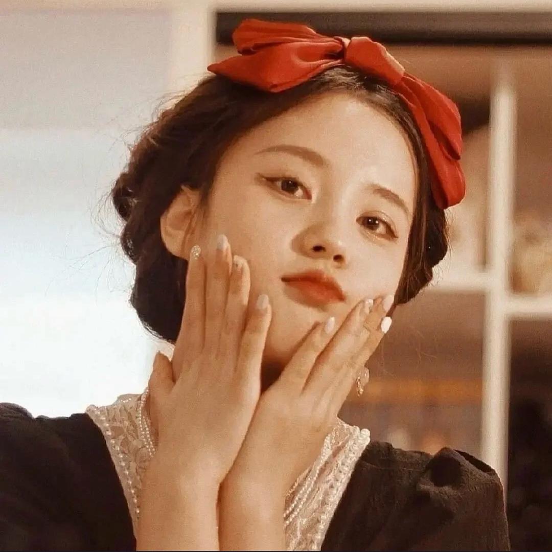 🐳               🕷️