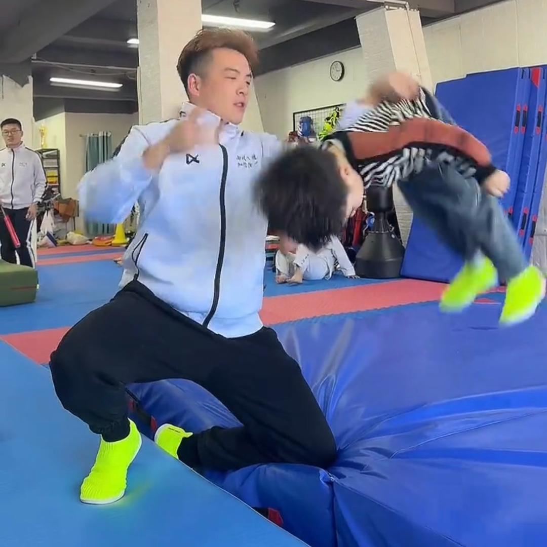 济南国育体育张教练