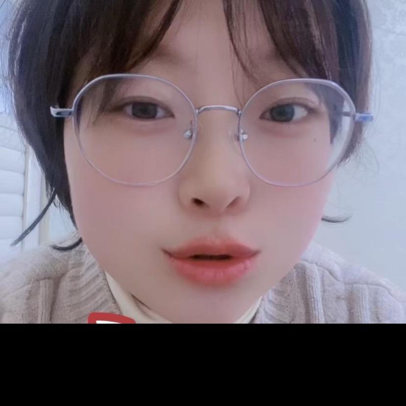 讲叉车理论的小美