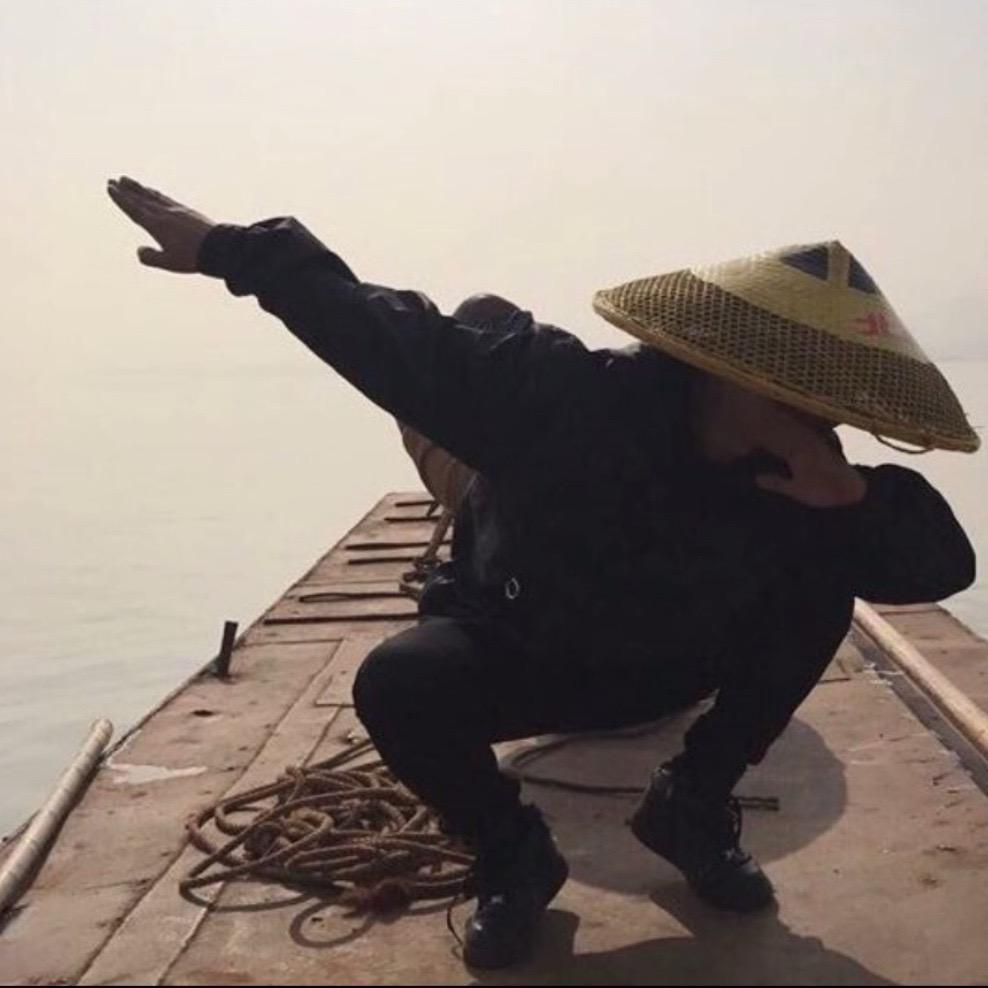 暗碰
