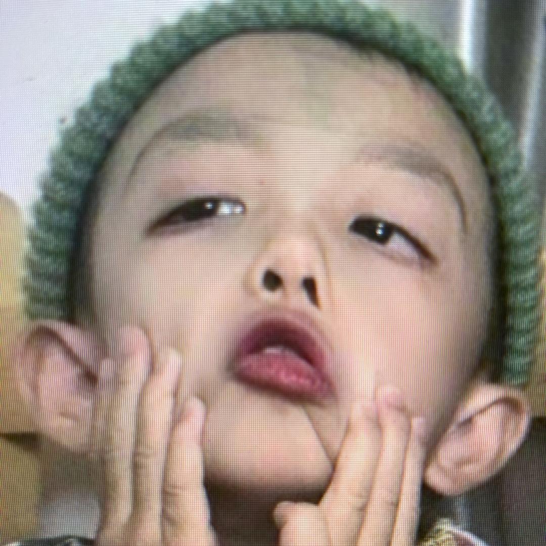 她说话一股孩子味