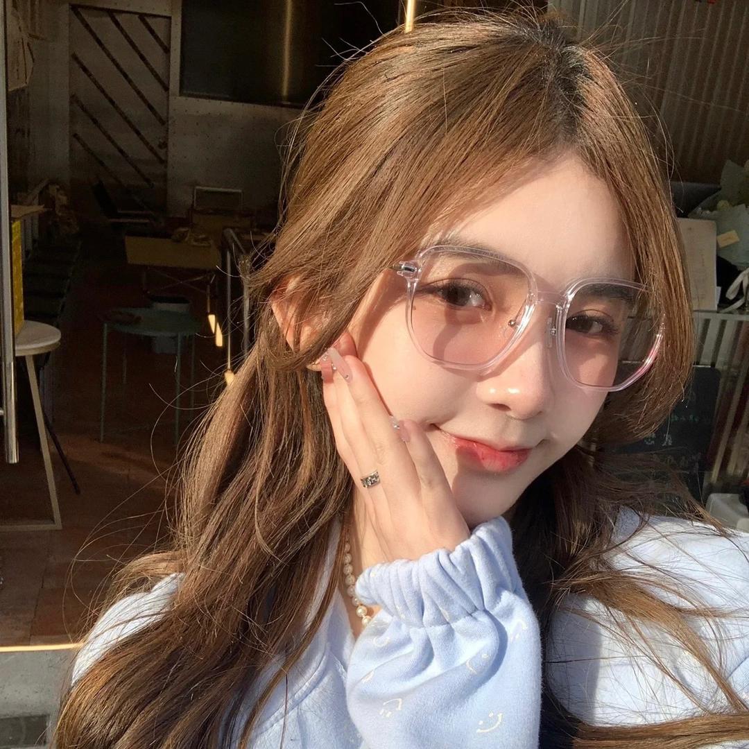 一只双子的鸦鸭吖