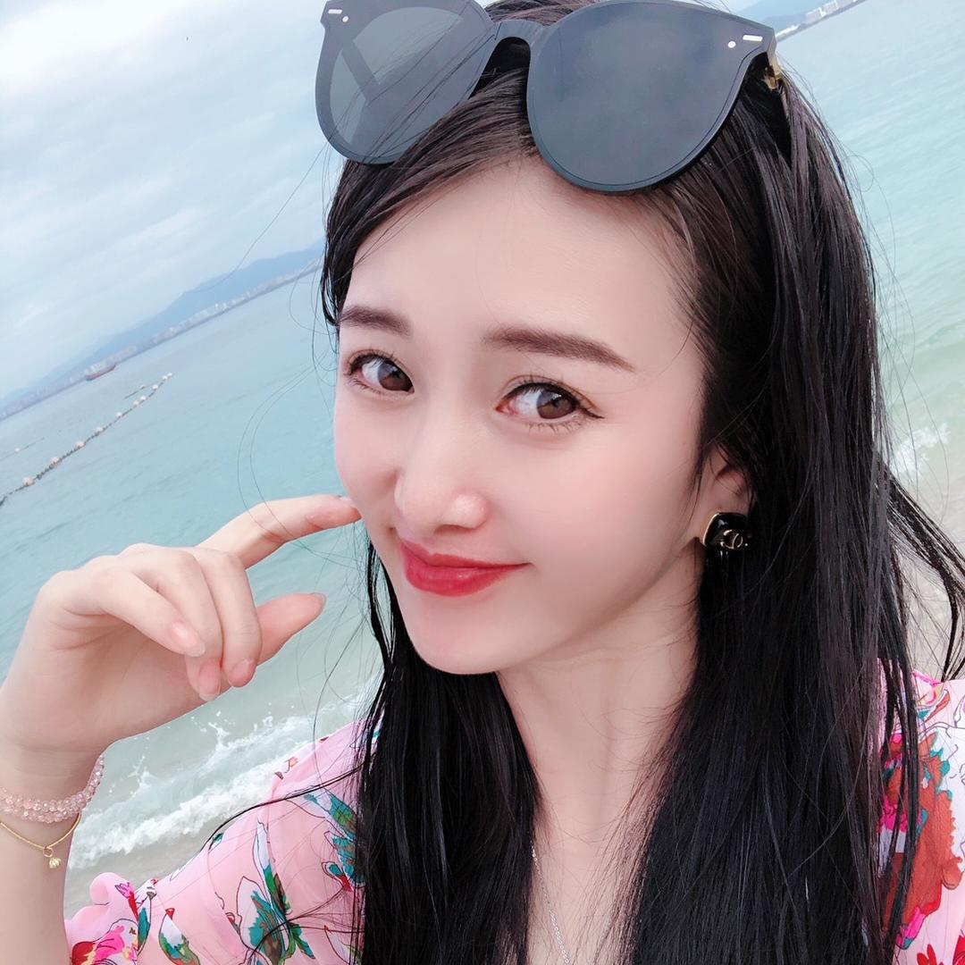 女主角美甲