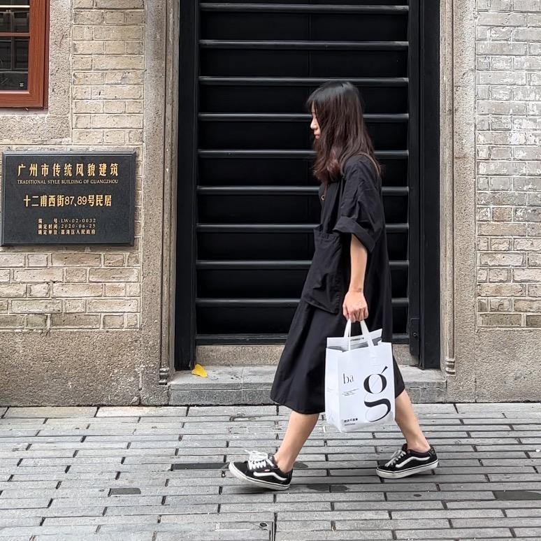 奈奈迷路子