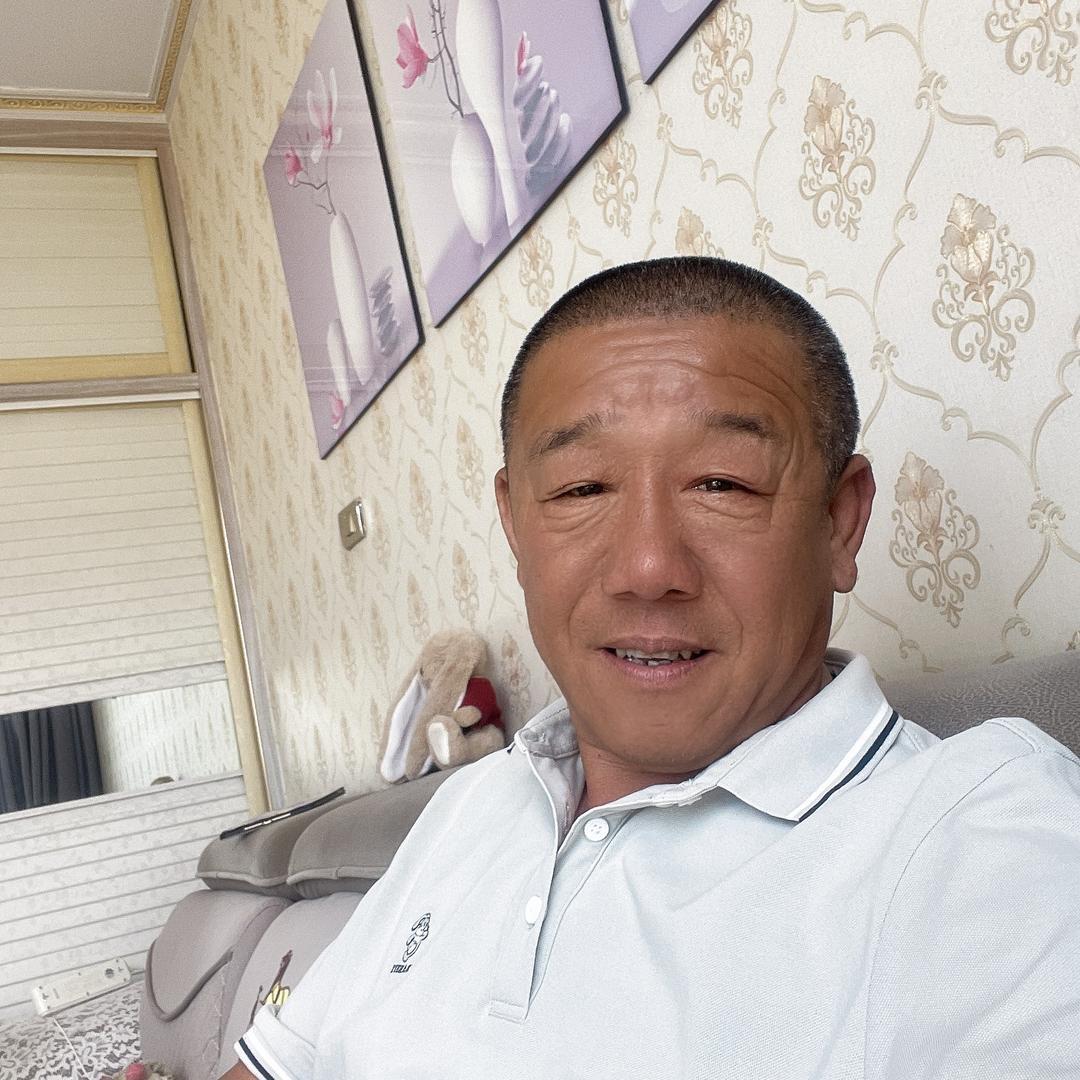 国哥喜欢自驾游。