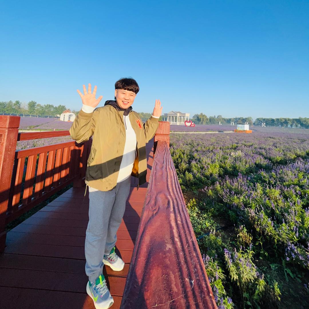 星光点点衬明月