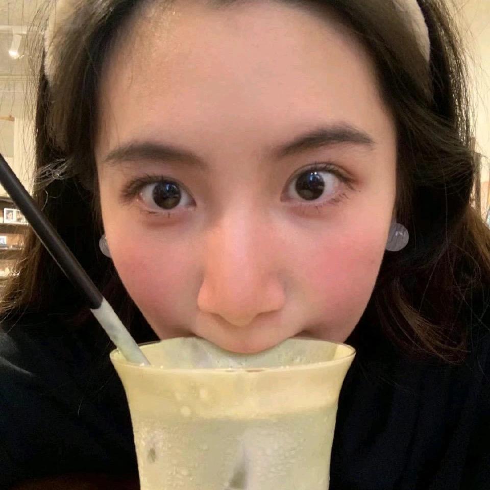 平静的黄色薯片
